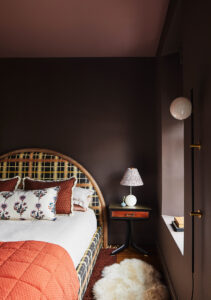 Plaid pattern design in a bedroom.